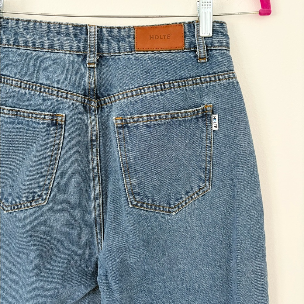 High-Rise Straight Jeans in Light Blue - Picture 5 of 6